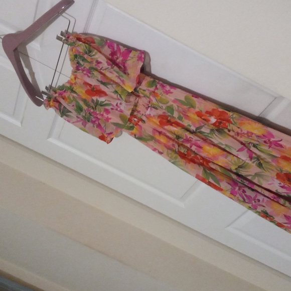 Women's floral flowy dress. Size 4 - Picture 5 of 7